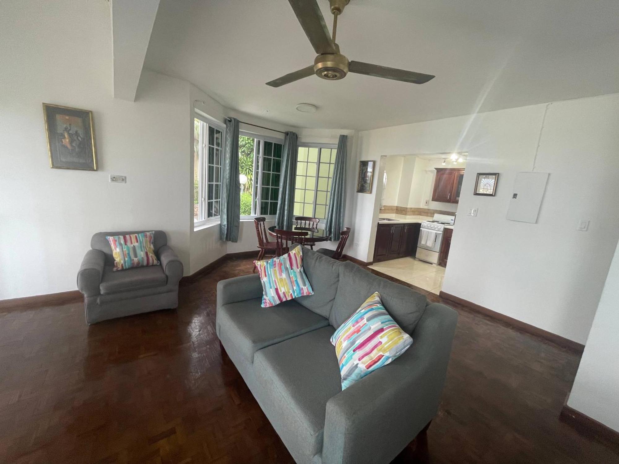 Oceanbreeze Jamaica Penthouse, 7-Minute Walk To Beach Ocho Rios Zewnętrze zdjęcie