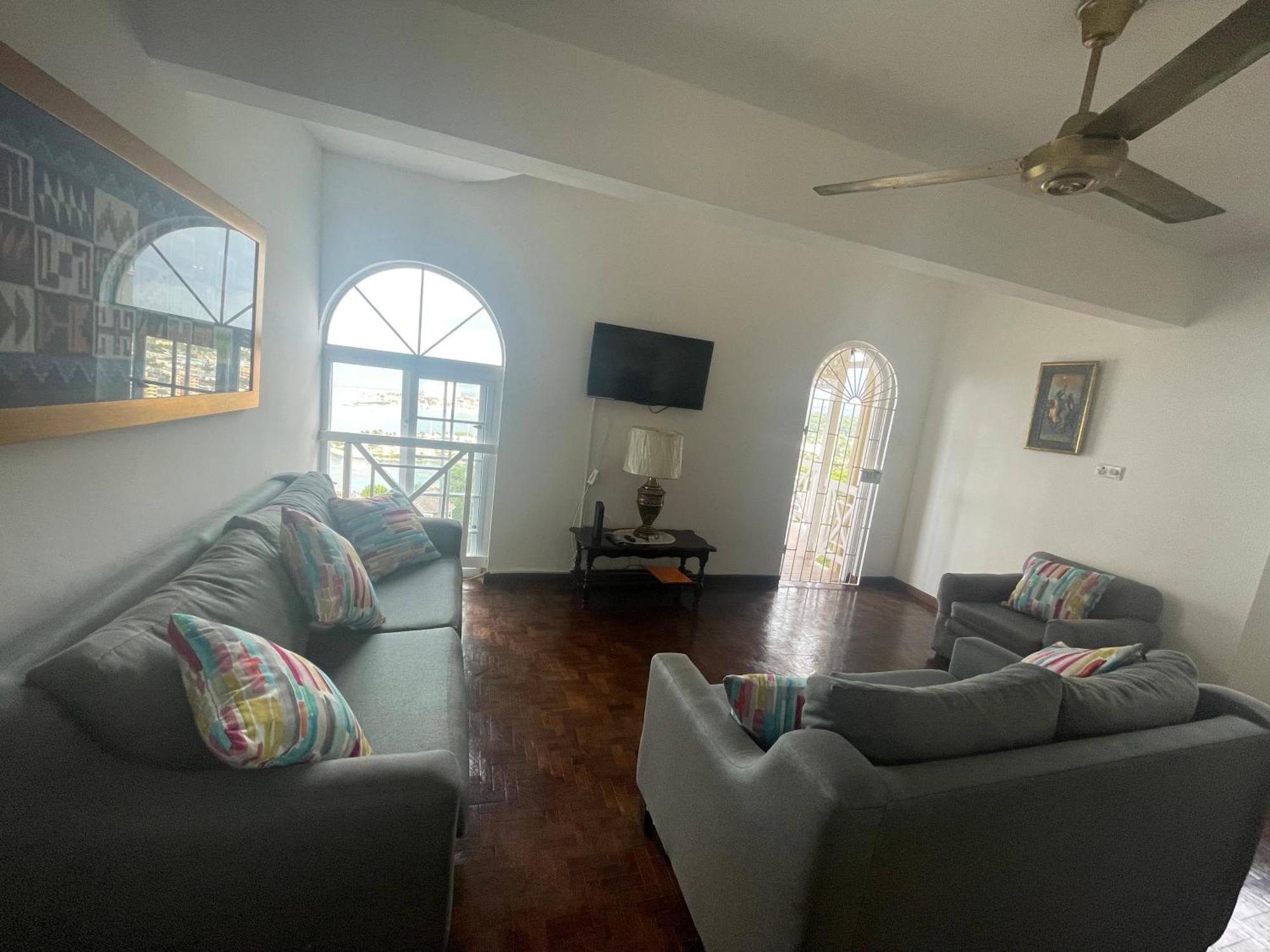 Oceanbreeze Jamaica Penthouse, 7-Minute Walk To Beach Ocho Rios Zewnętrze zdjęcie