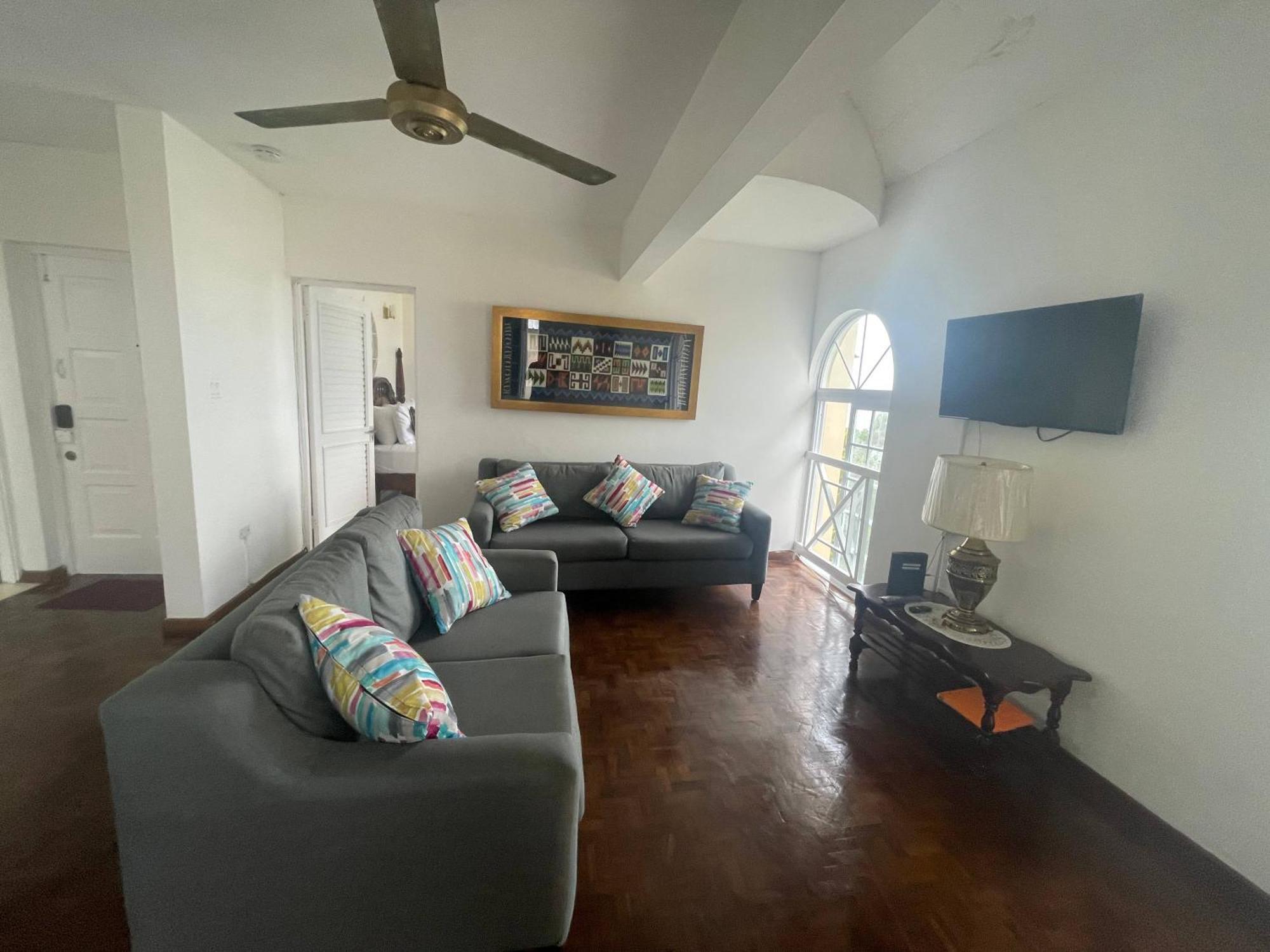 Oceanbreeze Jamaica Penthouse, 7-Minute Walk To Beach Ocho Rios Zewnętrze zdjęcie